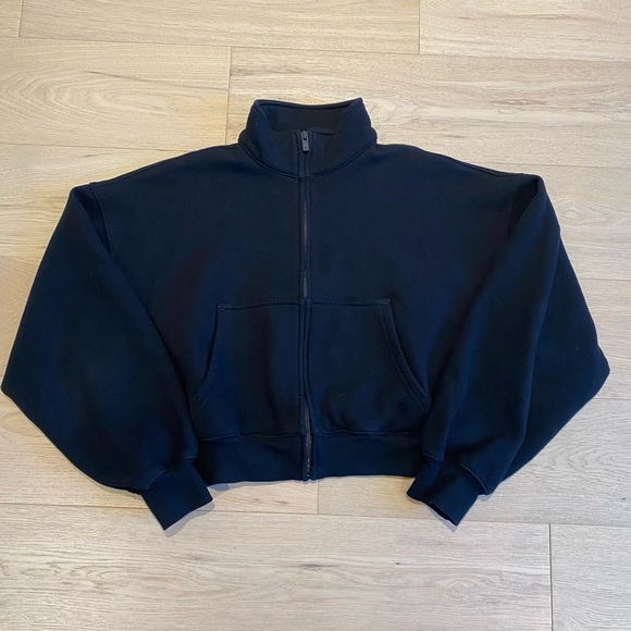 Aritzia Sweaters - Aritzia Mega Fit Black Sweatfleece Zip-Up